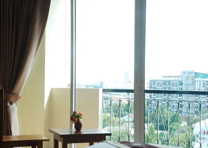 Metro Point Hotel