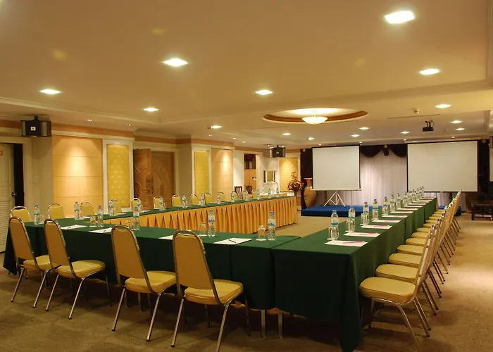 Metro Point Hotel 4*