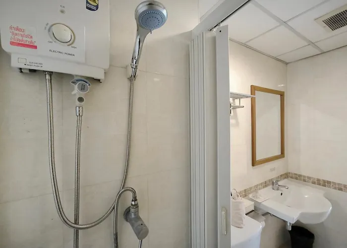 Metro Point Hotel 4*